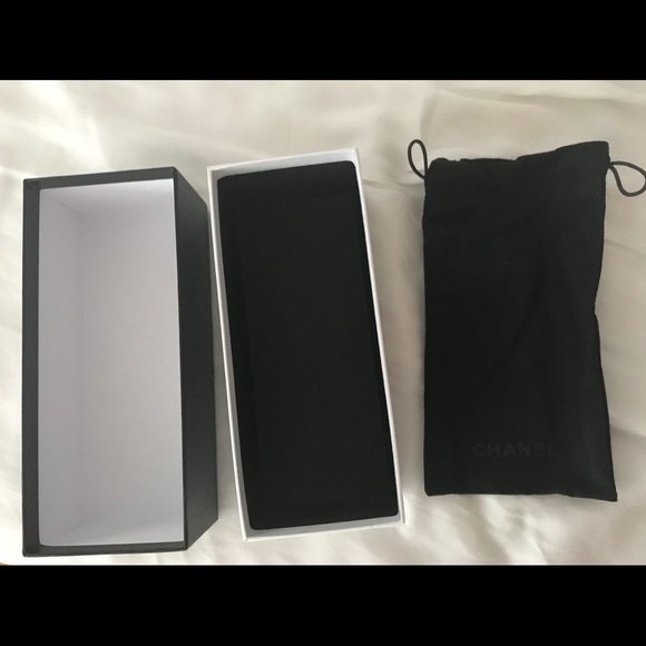 Authentic Chanel sunglass box and drawstring bag - Picture 3 of 4